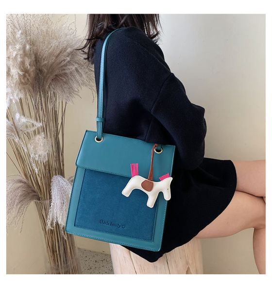 classic retro simple kiss lock women's handbag postman flip chain one shoulder cross body european and american style gg8-138
classic retro simple kiss lock women's handbag postman flip chain one shoulder cross body european and american style gg8-138