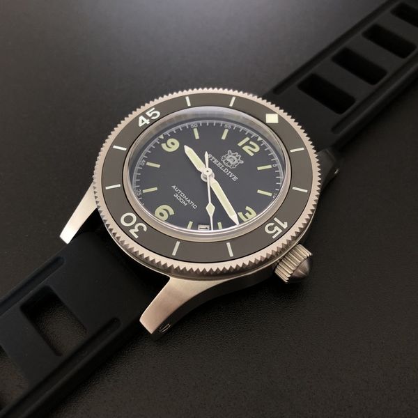 steeldive japanese nh35 automatic diver watch 300m water resistant ceramic bezel sapphire glass men's watch t200324, Slivery;brown
steeldive japanese nh35 automatic diver watch 300m water resistant ceramic bezel sapphire glass men's watch t200324, Slivery;brown