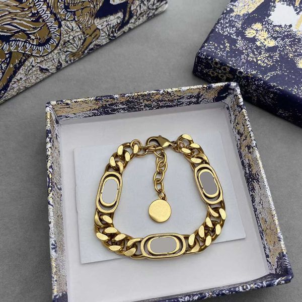 luxurys designers charm bracelet mens and women's classic fashion bracelets social party gift classy women ornaments good, Golden;silver
luxurys designers charm bracelet mens and women's classic fashion bracelets social party gift classy women ornaments good, Golden;silver
