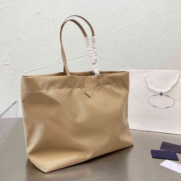 luxury designers handbags women tote bags large capacity wallets nylon with tag triangle shoulder handbag shopping bag
luxury designers handbags women tote bags large capacity wallets nylon with tag triangle shoulder handbag shopping bag
