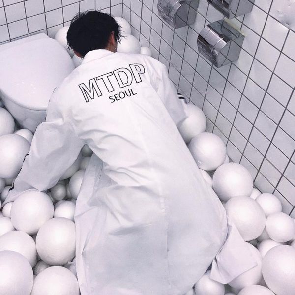 2020 new men's fashion personality loose long design suit collar white embroidery belt trench outerwear stage singer costumes1, Tan;black
2020 new men's fashion personality loose long design suit collar white embroidery belt trench outerwear stage singer costumes1, Tan;black