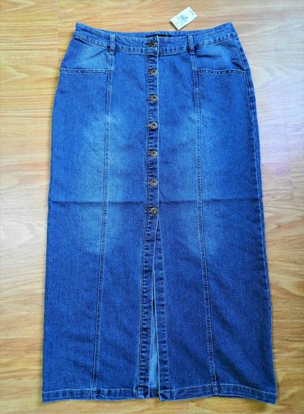autumn and winter women fashion loose single breasted water wash denim maxi skirt female trendy plus size jean casual bottom, Black
autumn and winter women fashion loose single breasted water wash denim maxi skirt female trendy plus size jean casual bottom, Black