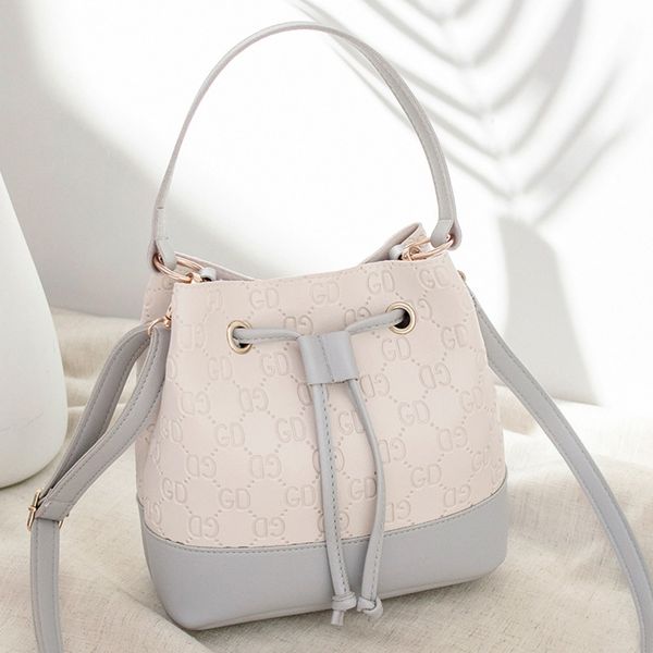 simple pumping bucket shoulder cosmetic portable shoulder change cosmetic bag printed letter bag fpxln
simple pumping bucket shoulder cosmetic portable shoulder change cosmetic bag printed letter bag fpxln