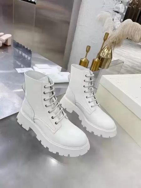 designer's latest customized logo women's boots leather non slip rubber sole luxury comfort exquisite technology size 35--42, Black
designer's latest customized logo women's boots leather non slip rubber sole luxury comfort exquisite technology size 35--42, Black