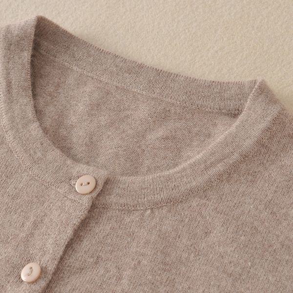 2021 women jackets 100% cashmere and wool knitted sweaters ladies jumpers o-neck winter new soft sweater 8colors standard clothes 19bh, White;black
2021 women jackets 100% cashmere and wool knitted sweaters ladies jumpers o-neck winter new soft sweater 8colors standard clothes 19bh, White;black