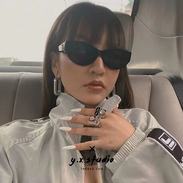 2020 wu yifan's same gm polarized girl website hongfeng w003 sunglasses female street shot, White;black
2020 wu yifan's same gm polarized girl website hongfeng w003 sunglasses female street shot, White;black