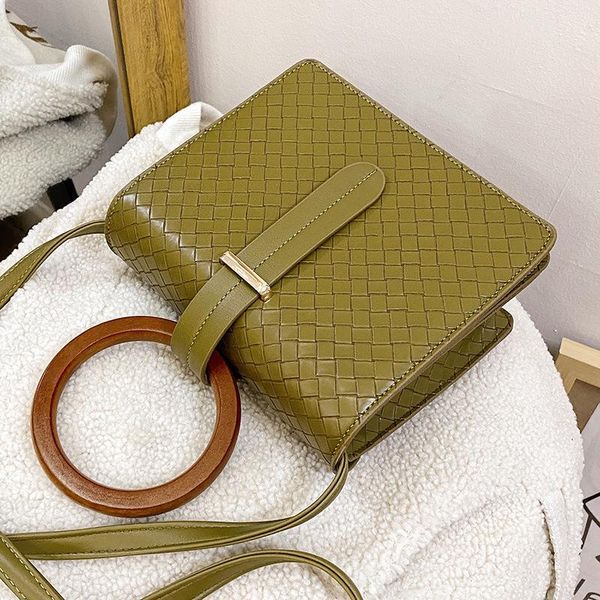 cross body woven pu leather bag 2021 casual retro simple wooden handle all-match handbag messenger women's shoulder
cross body woven pu leather bag 2021 casual retro simple wooden handle all-match handbag messenger women's shoulder