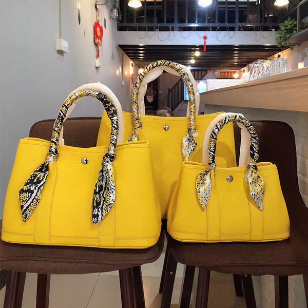 2021new genuine leather ladies bags shoulder crossbody tote bag allmatch tote bag portable big bag shopping bucket
2021new genuine leather ladies bags shoulder crossbody tote bag allmatch tote bag portable big bag shopping bucket