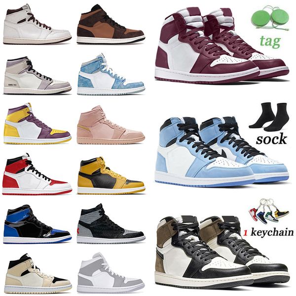 2022 with socks jumpman 1 1s high og basketball shoes designer women men trainers 1s bred patent royal university blue dark mocha brotherhoo, White;red
2022 with socks jumpman 1 1s high og basketball shoes designer women men trainers 1s bred patent royal university blue dark mocha brotherhoo, White;red