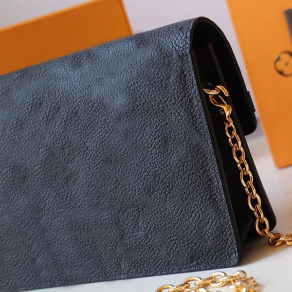women new fashion bags genuine leather shoulder bag chain handbags purses embossing flap cover crossbody bag wholesale
women new fashion bags genuine leather shoulder bag chain handbags purses embossing flap cover crossbody bag wholesale