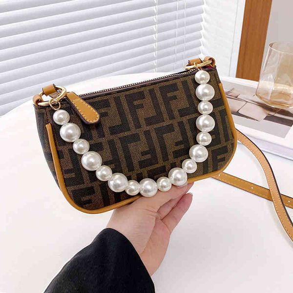 2022 factory wholesale new pearl female single shoulder red small square old flower messenger bag
2022 factory wholesale new pearl female single shoulder red small square old flower messenger bag