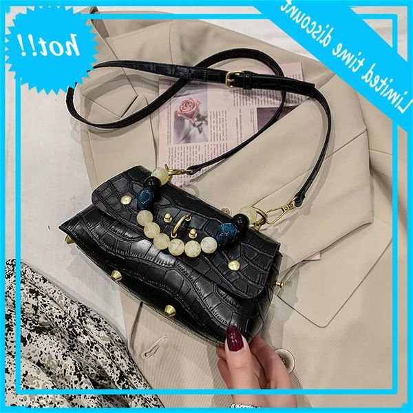 acrylic handbag 2021 spring and autumn new rivet trapezoidal texture single shoulder messenger bag net red wind
acrylic handbag 2021 spring and autumn new rivet trapezoidal texture single shoulder messenger bag net red wind