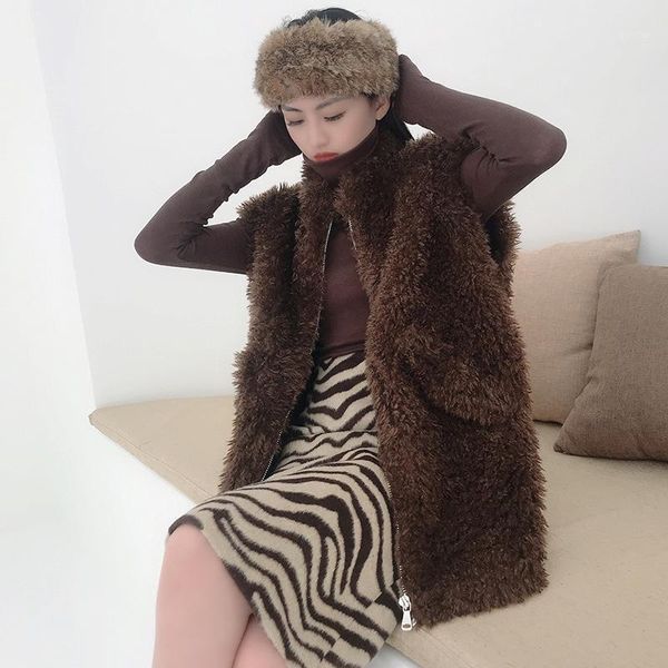 autumn and winter 2020 new women's fashion trend lamb plush vest women's long high-end foreign style design loose waistcoat1, Black;white
autumn and winter 2020 new women's fashion trend lamb plush vest women's long high-end foreign style design loose waistcoat1, Black;white