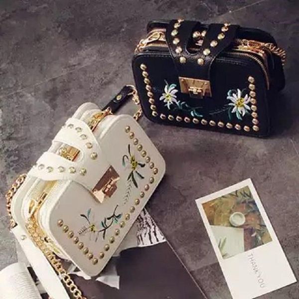 embroidered fashionable women's bag 2020 new korean fashion chain bag fashion shoulder slung three layer small square
embroidered fashionable women's bag 2020 new korean fashion chain bag fashion shoulder slung three layer small square