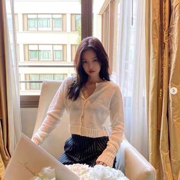 jinzhini's same high coat t-shirt definition korean star jenny small v-neck short short t-shirt cardigan mbosc, White;black 
jinzhini's same high coat t-shirt definition korean star jenny small v-neck short short t-shirt cardigan mbosc, White;black