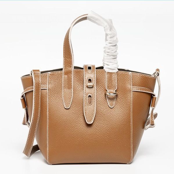 2022new pattern woman leather with the shoulder bags classic luxurys designers fashion purses braided crossbody women mini handbag
2022new pattern woman leather with the shoulder bags classic luxurys designers fashion purses braided crossbody women mini handbag