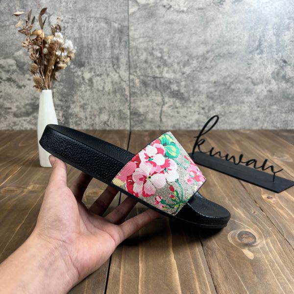 designer slides mens women slippers summer sandals beach slide flat platform ladies sandali bathroom home shoes flip flops striped causal sl, Black
designer slides mens women slippers summer sandals beach slide flat platform ladies sandali bathroom home shoes flip flops striped causal sl, Black