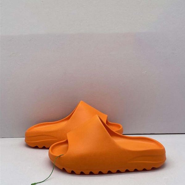 2022 foam runner slipper mxt moon gray mx cream clay men women slippers shoes ochre vermillion mineral blue triple black slides sandals desi
2022 foam runner slipper mxt moon gray mx cream clay men women slippers shoes ochre vermillion mineral blue triple black slides sandals desi