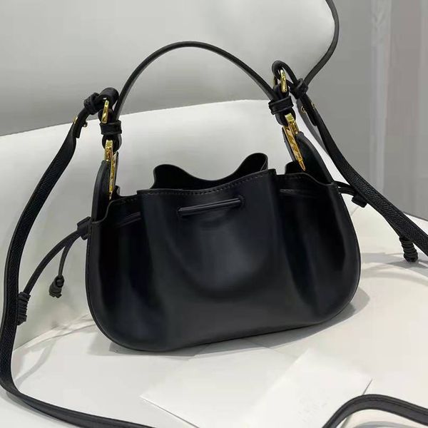 5-color fashionable women's dumpling bag shoulder bag multiple back methods messenger cow leather with drawstring design is suitable fo
5-color fashionable women's dumpling bag shoulder bag multiple back methods messenger cow leather with drawstring design is suitable fo