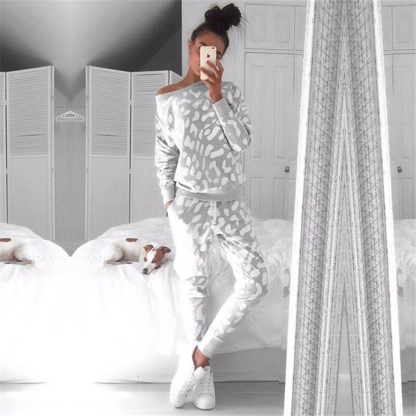 2020 autumn winter fashion women set clothing casual women sweatshirt +pants 2 pieces set tracksuit hoodie casual warm suit, Gray
2020 autumn winter fashion women set clothing casual women sweatshirt +pants 2 pieces set tracksuit hoodie casual warm suit, Gray