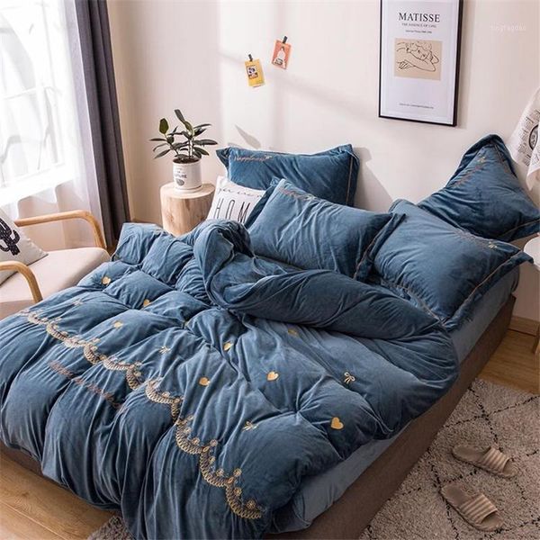 bedding sets blancstar 2021 four-piece bed linen stitch set comforter thickened crystal velvet embroidery cama q0081
bedding sets blancstar 2021 four-piece bed linen stitch set comforter thickened crystal velvet embroidery cama q0081