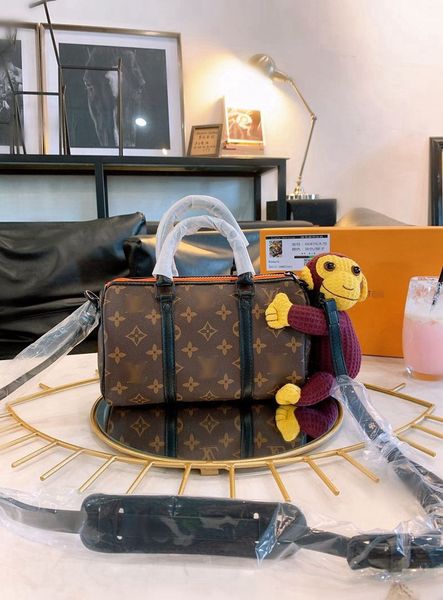 new leather handbag luxury handbags wallet famous women crossbody bag fashion shoulder bags -l0496, Black
new leather handbag luxury handbags wallet famous women crossbody bag fashion shoulder bags -l0496, Black