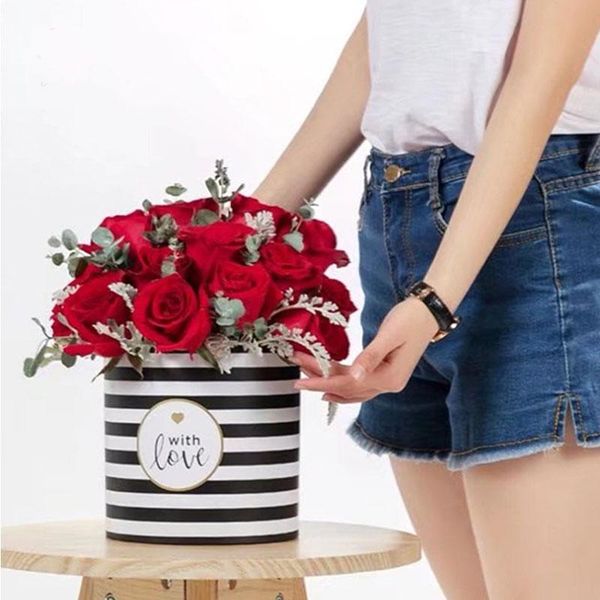 2 pcs a set mini korean flower box round hug bucket trumpet gift box with lid florist flower bouquet package material
2 pcs a set mini korean flower box round hug bucket trumpet gift box with lid florist flower bouquet package material
