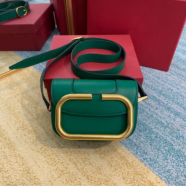 2021 new series shoulder bag calf leather with stretchable shoulder straps 0032 the buttons open and close 2 folding compartments bags
2021 new series shoulder bag calf leather with stretchable shoulder straps 0032 the buttons open and close 2 folding compartments bags