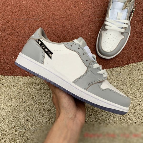 2021 new 1 mens basketball shoes low gray tropical light court purple white unc bred toe game royal noble red shadow 1s women outdoor shoes, Black;red
2021 new 1 mens basketball shoes low gray tropical light court purple white unc bred toe game royal noble red shadow 1s women outdoor shoes, Black;red
