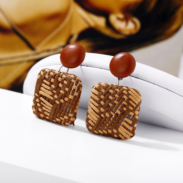 2021fashion grass weave vintage ethnic wooden rattan mesh pendant earrings for female, Silver
2021fashion grass weave vintage ethnic wooden rattan mesh pendant earrings for female, Silver