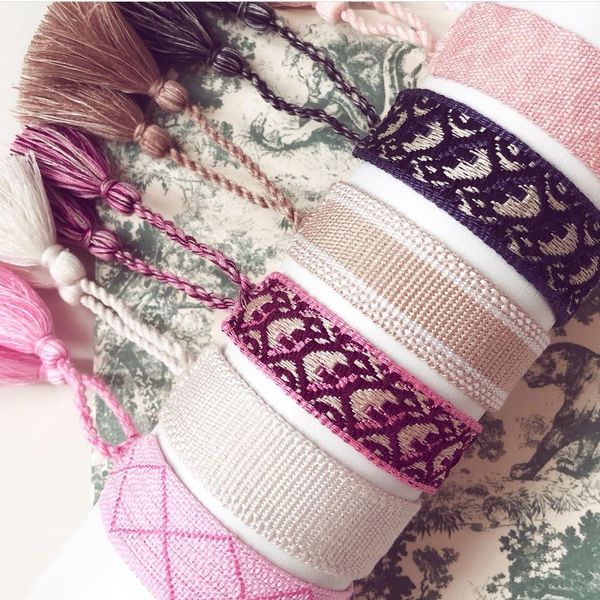 2021 women woven bracelet cotton rope bracelets luxury jewelry gift for sisters couples for birthday christmas, Golden;silver
2021 women woven bracelet cotton rope bracelets luxury jewelry gift for sisters couples for birthday christmas, Golden;silver