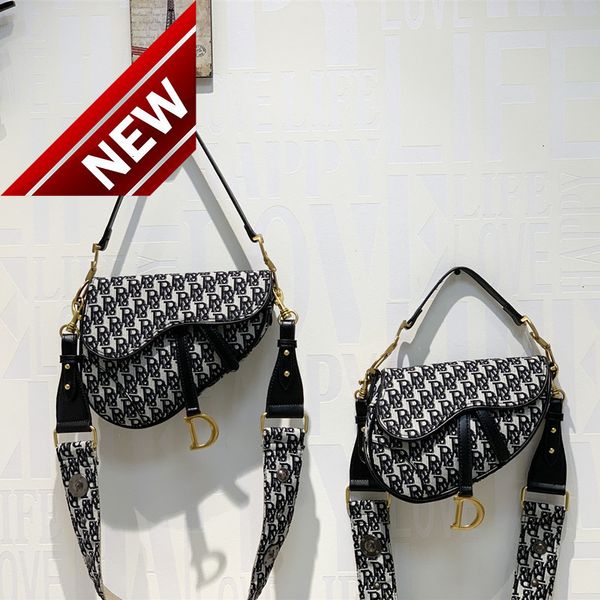 2022 new d family embroidered canvas saddle star same letter messenger single shoulder bag women's fashion
2022 new d family embroidered canvas saddle star same letter messenger single shoulder bag women's fashion