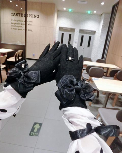 Bowknot Cashmere Gloves Winter Korean Version of The New Thickened Warm Cycling Student Finger Touch Screen Gloves Female, Blue;gray
Bowknot Cashmere Gloves Winter Korean Version of The New Thickened Warm Cycling Student Finger Touch Screen Gloves Female, Blue;gray