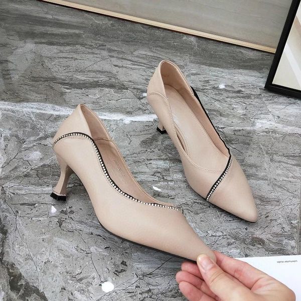 2020 new genuine leather diamonds chain lady's shoes middle heels pumps sharp toe black beige
2020 new genuine leather diamonds chain lady's shoes middle heels pumps sharp toe black beige