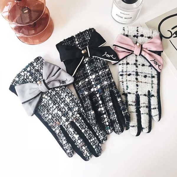 new korea winter plaid women wool touch screen bow letter full finger gloves outdoor, Blue;gray
new korea winter plaid women wool touch screen bow letter full finger gloves outdoor, Blue;gray