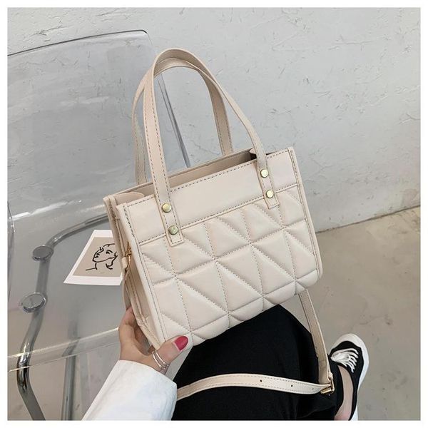 autumn and winter bag handbag women's fashion messenger bag all-match shoulder large-capacity shoulder shopping
autumn and winter bag handbag women's fashion messenger bag all-match shoulder large-capacity shoulder shopping