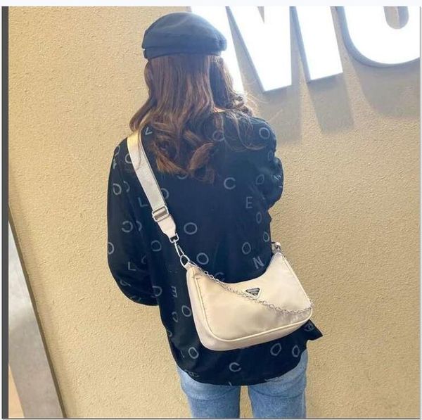blue style women nylon shoulder chest waterproaf canvas lady tote crossbody handbags bag 2pcs/set chains presbyopic purse pack messenge swxt, Red;black
blue style women nylon shoulder chest waterproaf canvas lady tote crossbody handbags bag 2pcs/set chains presbyopic purse pack messenge swxt, Red;black