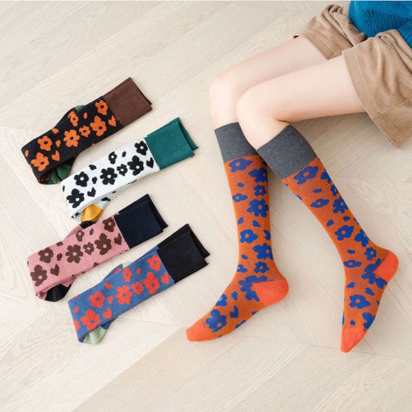 autumn and winter new children's college style flower jacquard leg fashion trend knee socks, Black;white
autumn and winter new children's college style flower jacquard leg fashion trend knee socks, Black;white
