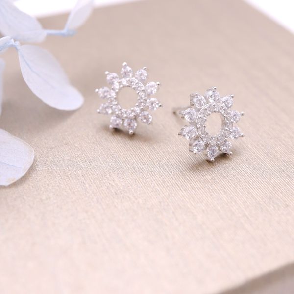 hengsheng s925 silver cross-border one product dropshipping sunflower fashion korean style simple zircon ear studs womens earrings, Golden
hengsheng s925 silver cross-border one product dropshipping sunflower fashion korean style simple zircon ear studs womens earrings, Golden
