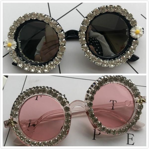2pcs/lot fashion diamond women sunglasses round brand designer shades eyewear small frame luxury ladies beach eyeglass oculos, White;black
2pcs/lot fashion diamond women sunglasses round brand designer shades eyewear small frame luxury ladies beach eyeglass oculos, White;black