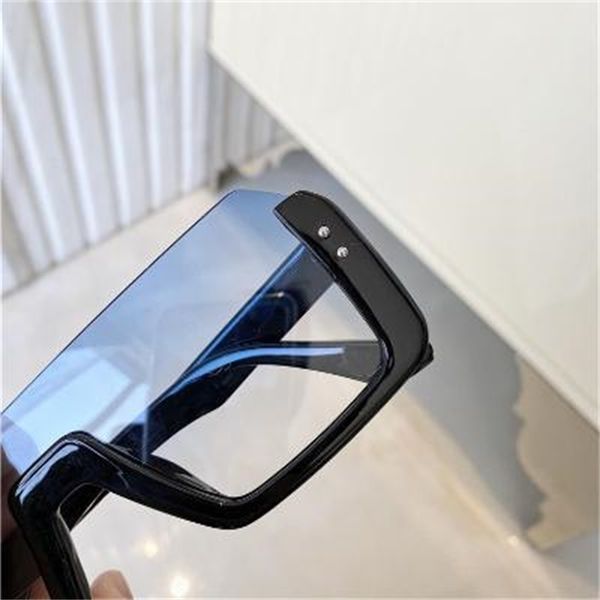 wind net star fashionable glasses one-piece big frame sunglasses for men and women with square sunglasses, White;black
wind net star fashionable glasses one-piece big frame sunglasses for men and women with square sunglasses, White;black