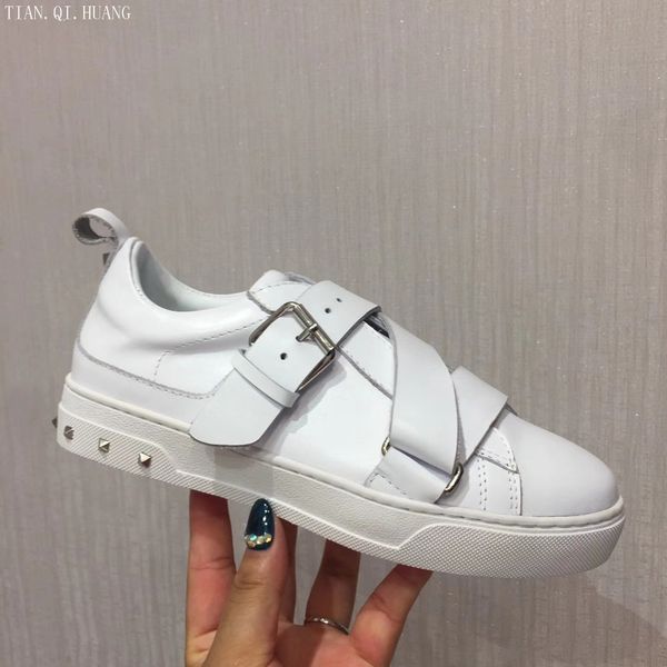 new style classic fashion design woman casual shoes brand genuine leather shoes tian.qi.huang 1020, Black;white
new style classic fashion design woman casual shoes brand genuine leather shoes tian.qi.huang 1020, Black;white