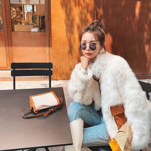 2020 winter sense long-haired imitation fur contrast color big pocket stitching stand-up collar lamb hair short coat female, Black;brown
2020 winter sense long-haired imitation fur contrast color big pocket stitching stand-up collar lamb hair short coat female, Black;brown