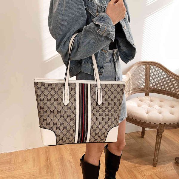2022 factory wholesale new bag women's early spring design high-capacity personalized foreign style tide net red portable bag
2022 factory wholesale new bag women's early spring design high-capacity personalized foreign style tide net red portable bag