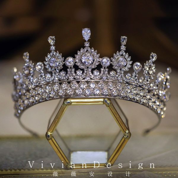 new baroque diamond inlaid semicircular crown bridal headdress p studio pgraphy and makeup modeling, Silver
new baroque diamond inlaid semicircular crown bridal headdress p studio pgraphy and makeup modeling, Silver