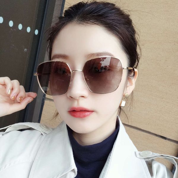 thin 2020 sunglasses new large frame women's korean fashion temperament gradient red round face driving polarized sunglasses, White;black
thin 2020 sunglasses new large frame women's korean fashion temperament gradient red round face driving polarized sunglasses, White;black