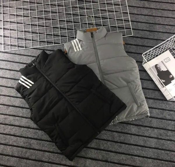 2020 men' sleeveless vest jackets winter fashion male cotton-padded vest coats men stand collar warm waistcoats clothing 8191, Black;white
2020 men' sleeveless vest jackets winter fashion male cotton-padded vest coats men stand collar warm waistcoats clothing 8191, Black;white