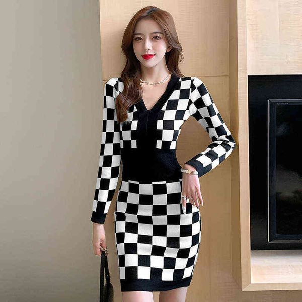 casual dresses v-neck checkerboard slim knit dr's autumn and winter waist closing temperament hip wrap skirt, Black;gray
casual dresses v-neck checkerboard slim knit dr's autumn and winter waist closing temperament hip wrap skirt, Black;gray
