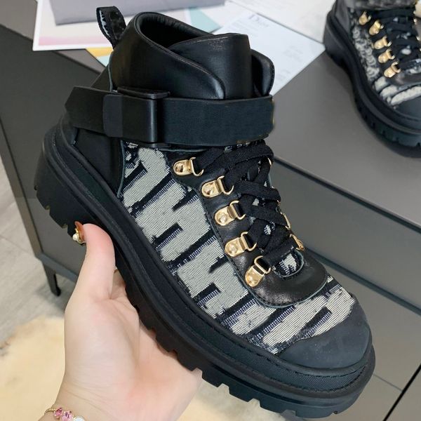 2020 fashion brand new genuine leather women logo weaving boots autumn winter boots designer shoes woman ankle boots, Black
2020 fashion brand new genuine leather women logo weaving boots autumn winter boots designer shoes woman ankle boots, Black