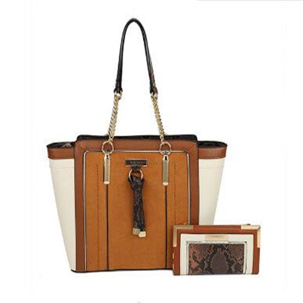 2020 new ladies underarm bag stitching snake print pu bag european and american luxury lock chain bag
2020 new ladies underarm bag stitching snake print pu bag european and american luxury lock chain bag